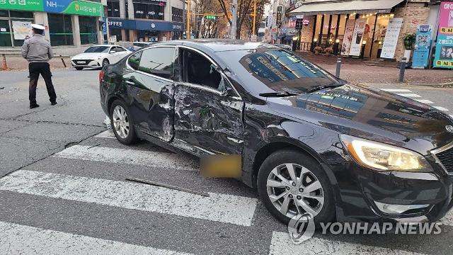 차사고 단순 타박상에 '과잉 진료'…보험硏 "1인당 3만원 더" 차사고 단순 타박상에 '과잉 진료'…보험硏 "1인당 3만원 더"