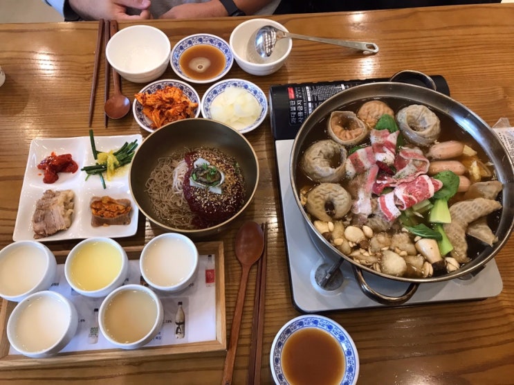  [서촌/맛집] 막걸리 샘플들과 속이 뜨끈 뜨끈한 만두전골 '잘빠진 메밀'