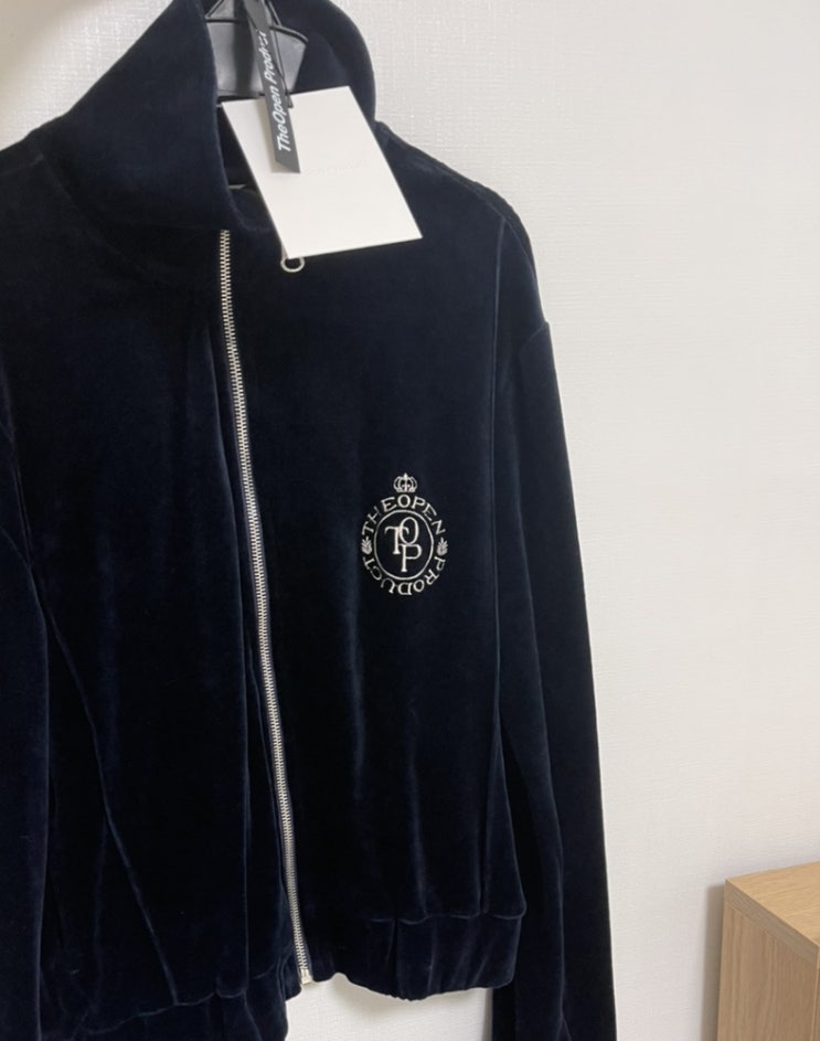  더오픈프로덕트 (The Open Product) VELVET TRACK JACKET _NAVY (feat. 내돈내산)