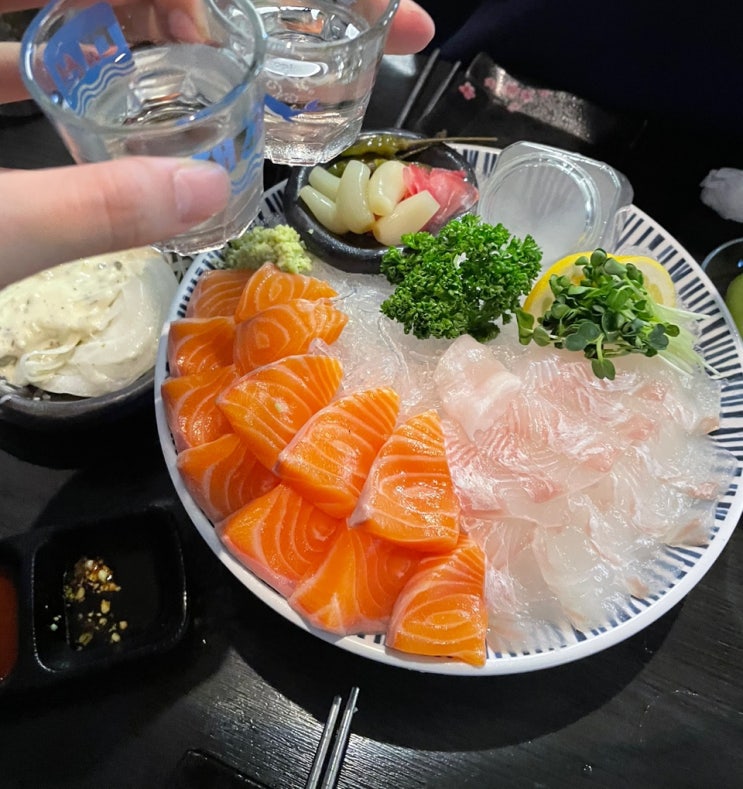  하단 연어맛집 혼마치 이자카야 : 분위기 좋은 동아대 술집