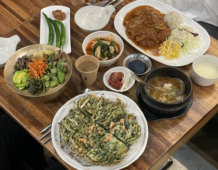  남산타워 맛집, 왕돈까스와 산채비빔밥 "산채집"