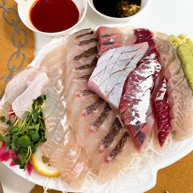  푸짐한 모듬회 한상, 노량진수산시장 횟집 목포유달산 (노량진 회배달)