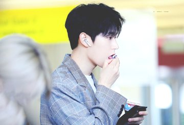 요플레 뚜껑 핥아먹는 사진 찍힌 박서함 요플레 뚜껑 핥아먹는 사진 찍힌 박서함