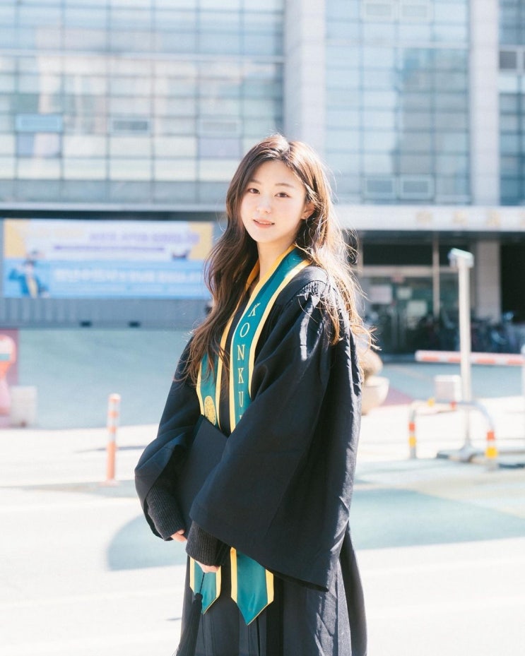 '하트시그널 3' 이가흔, 학사 가운 걸치고 잡지 모델 연상시키는 분위기로 감탄 자아내 '하트시그널 3' 이가흔, 학사 가운 걸치고 잡지 모델 연상시키는 분위기로 감탄 자아내