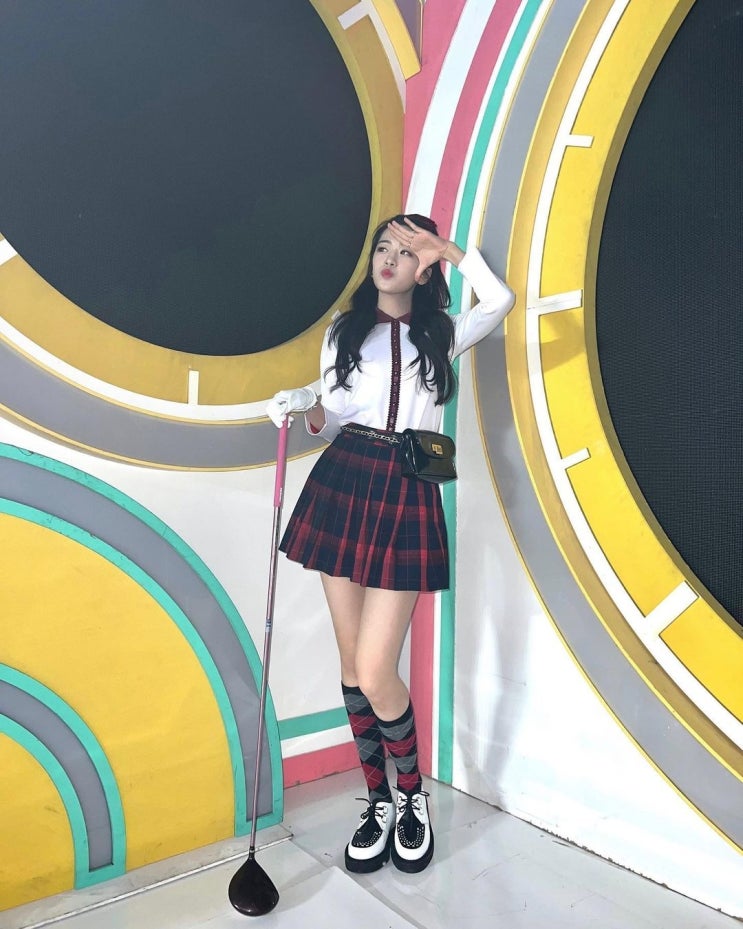 아이브 안유진, 골프채 든 채 장난기 가득한 표정으로 상큼한 골프 패션 "너무 예쁜 골린이" 아이브 안유진, 골프채 든 채 장난기 가득한 표정으로 상큼한 골프 패션 "너무 예쁜 골린이"