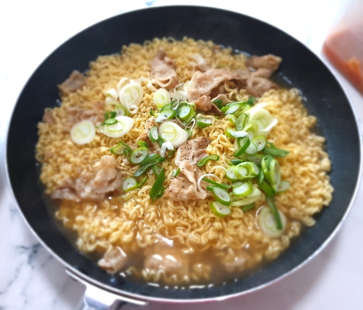  〔일본 소유라멘 만들기〕 확실히 일본라멘 느낌이 나는 대패삼겹살라면 feat. 백종원소유라멘
