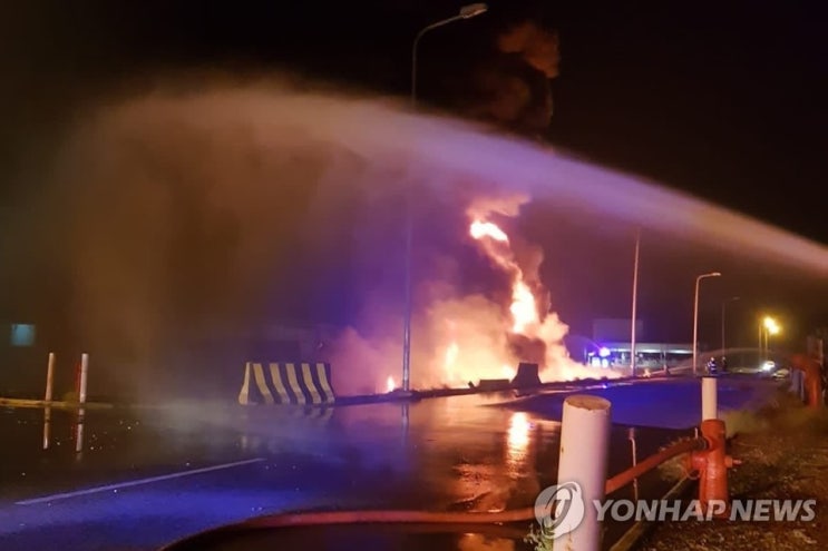 사우디 석유시설, 반군에 동시다발 피습…일부 시설 생산 차질 사우디 석유시설, 반군에 동시다발 피습…일부 시설 생산 차질