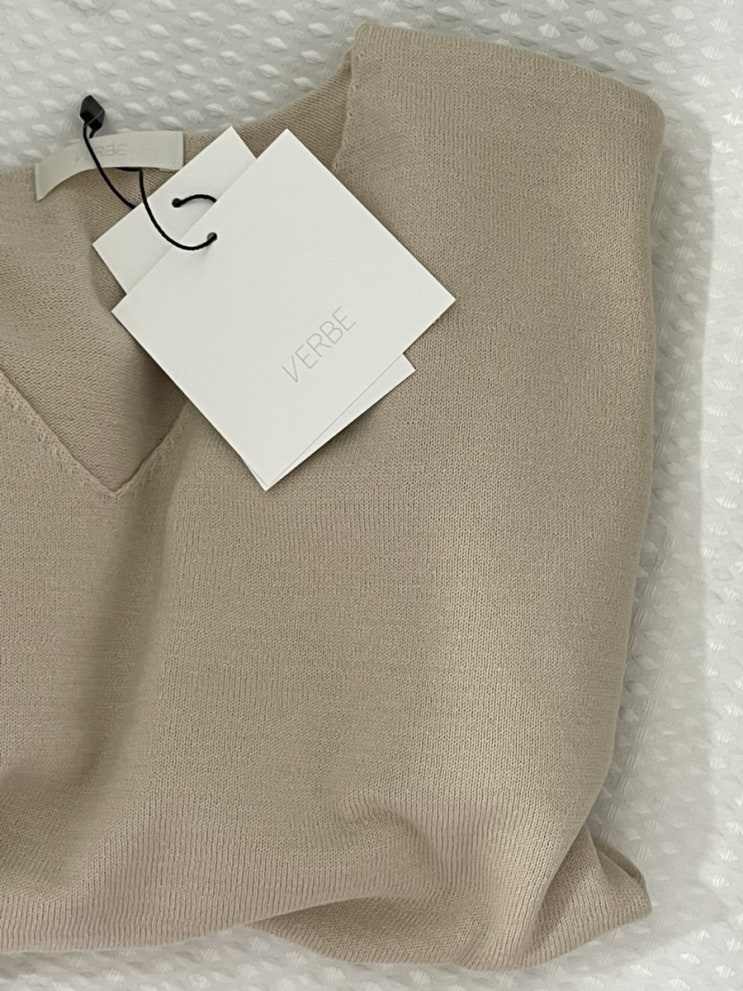 [패션/내돈내산] w컨셉 베르브 브이넥 크림 코튼 니트 VERBE V. cream cotton knit 짤막 후기