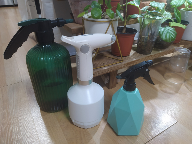 식물집사의 '주무기' 분무기 3종 비교 + 습도관리 팁 식물집사의 '주무기' 분무기 3종 비교 + 습도관리 팁