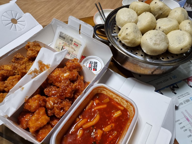  간헐적 폭식?? / '봄봄' 어른커피쉐이크 / '호식이 두마리치킨' 순살세트 마늘떡볶이 / '거북이만두찐빵' 왕만두