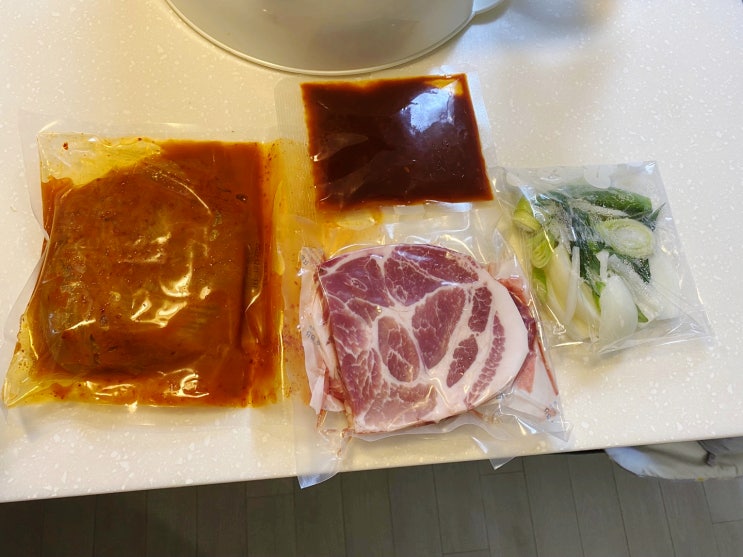 집밥뚝딱 밀키트 묵은지돼지고기찜 : 사 먹은 후기 집밥뚝딱 밀키트 묵은지돼지고기찜 : 사 먹은 후기