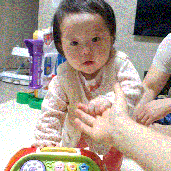  [D+222] #7개월아기 배밀이, 네발기기, 앉기, 서기까지.. 대근육 발달 유도방법