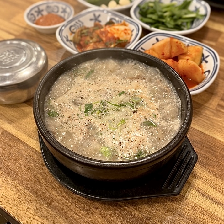  진국정 돼지국밥 단골이 많은 남천동 밥집
