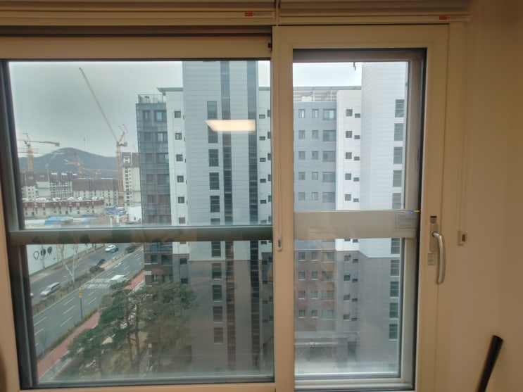  일산 아파트썬팅 식사동 풍동 중산동 아파트 유리창문 열차단썬팅 자외선차단썬팅 저층 아파트 시선차단썬팅