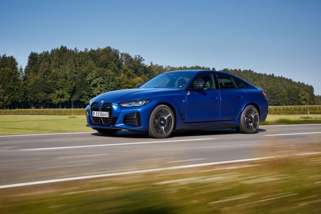  '출시 임박' BMW 전기차 i4, 3700여대 사전 예약 완료