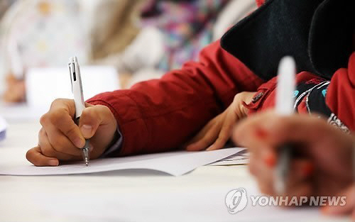 "은퇴했더니 월 30만원 보험료 벅차네"…보험계약대출 말고 '감액제도' 아시나요? "은퇴했더니 월 30만원 보험료 벅차네"…보험계약대출 말고 '감액제도' 아시나요?