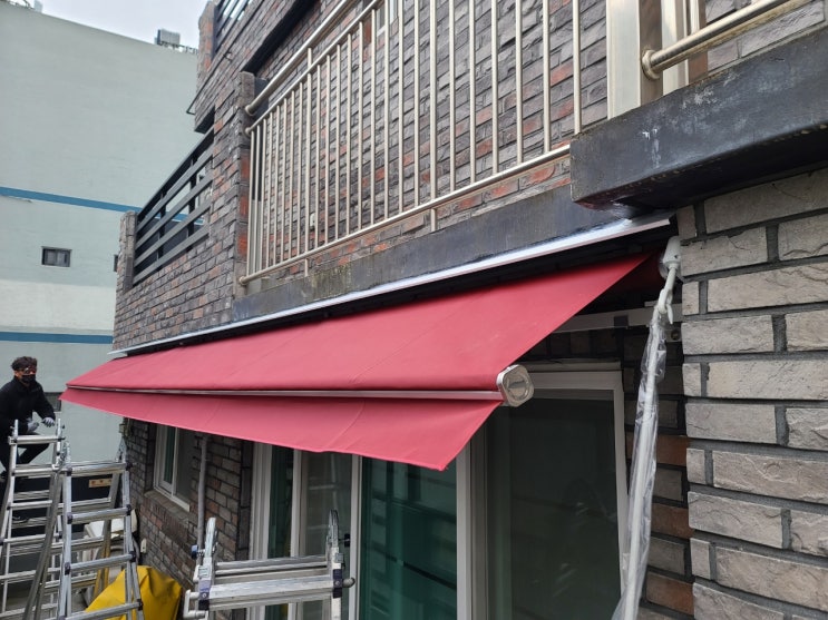  어닝천막이 필요한 수원 빌라 4층에 7미터로 제작후 설치