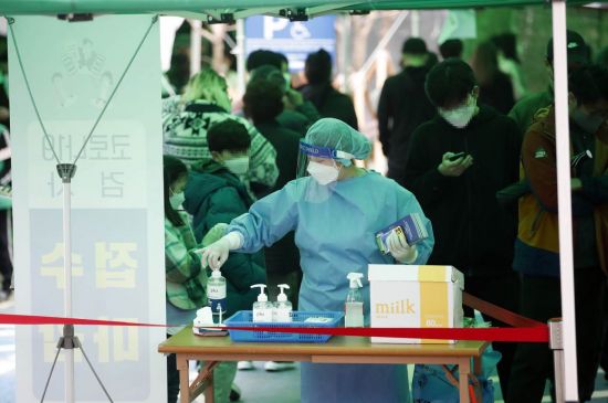 WHO "韓 코로나19 신규 확진자, 3주 연속 전세계 1위" WHO "韓 코로나19 신규 확진자, 3주 연속 전세계 1위"