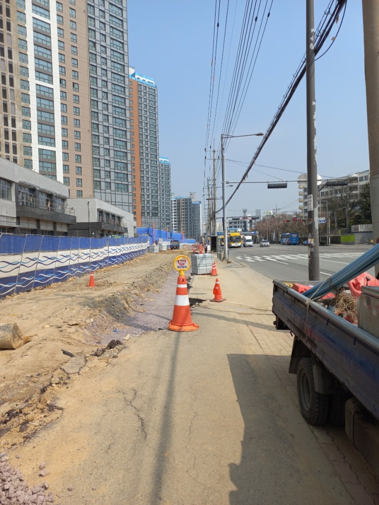  우산동 무등산자이, 2, 무자, 상권