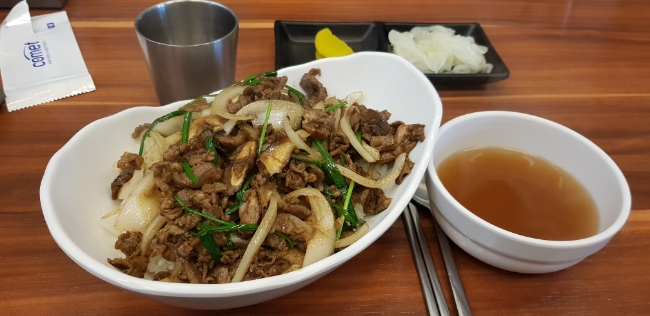안양 평촌 정성의 1인분 조리 전문 정타이포 돼지숫불덮밥과 쌀국수 국물 오비즈타워 맛집 안양 평촌 정성의 1인분 조리 전문 정타이포 돼지숫불덮밥과 쌀국수 국물 오비즈타워 맛집