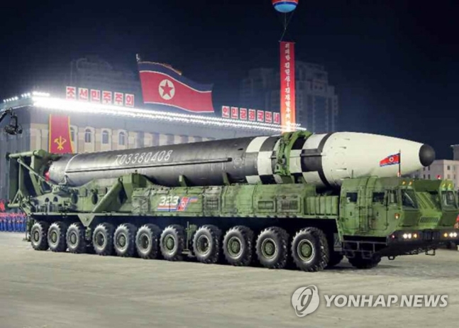 北 '괴물ICBM' 화성-17형 쏜듯…사정 1만5천여 美전역 타격권 北 '괴물ICBM' 화성-17형 쏜듯…사정 1만5천여 美전역 타격권