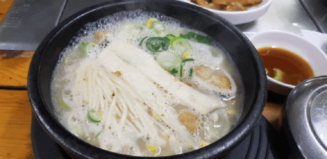  파주) 뽀얀 황태해장국 맛집 '장수대' - 식객 허영만 백반 기행
