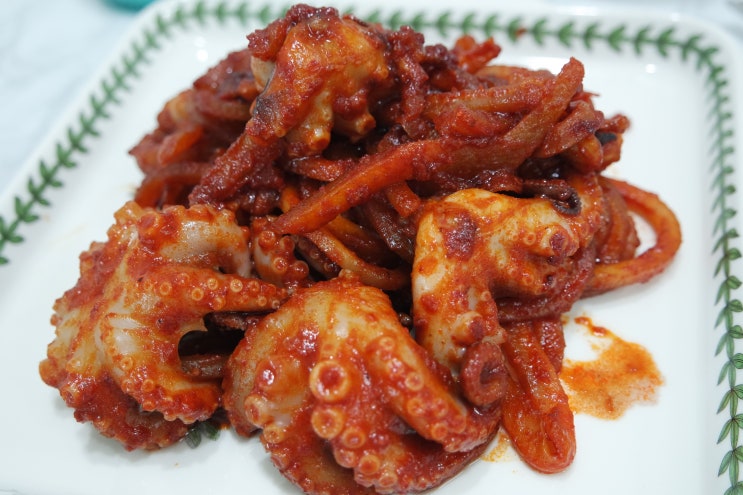  쭈꾸미 껍데기 국수 쭈꾸미와돼지껍데기와의 만남 술안주 딱이네!