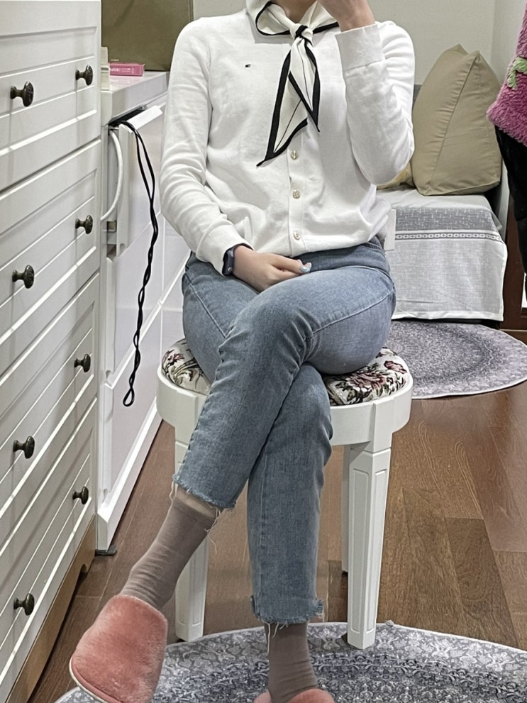  [ootd] 오늘 출근룩 : 랩 숏코트, 타미힐피거 라운드 가디건, 부츠컷 청바지, 스카프