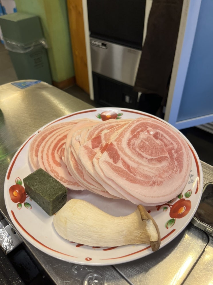  양재고기집# 떡도 구워주는 꽃삼겹 맛집 : 교대이층집 양재점