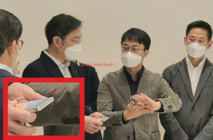  삼성전자 롤러블폰 상용화? 이재용 부회장이 사용했던 '롤러블폰' 하반기 출시설
