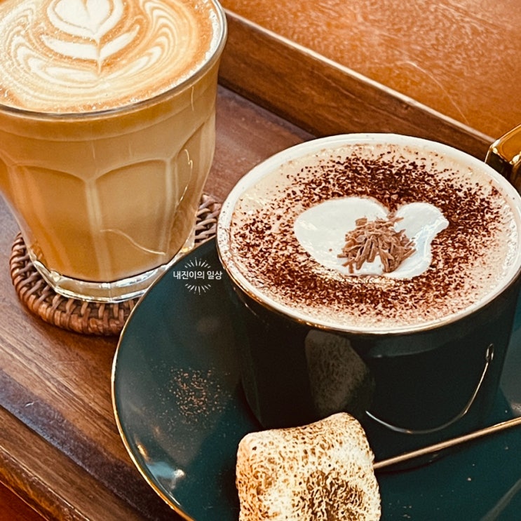  [신촌/연희동 카페] 핫초코 맛집 스웨이커피스테이션 SWAY Coffee Station에 솔솥끼워넣기
