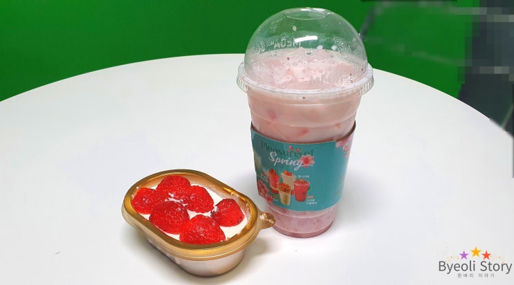 메가커피 딸기라떼, 딸기 치즈 케이크 후기 *내돈내산*