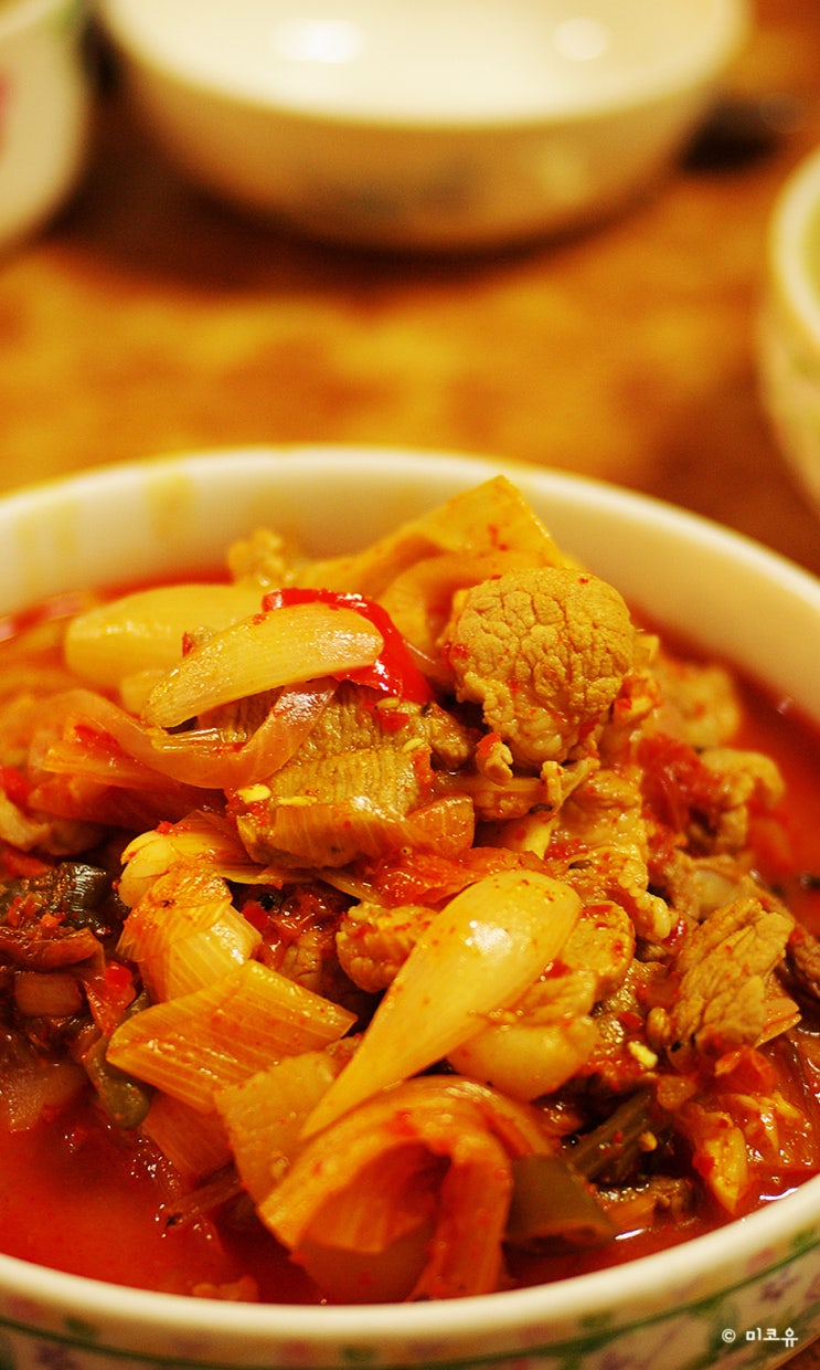  얼큰하고 칼칼한 돼지 목살 고추장 김치찌개 만들기