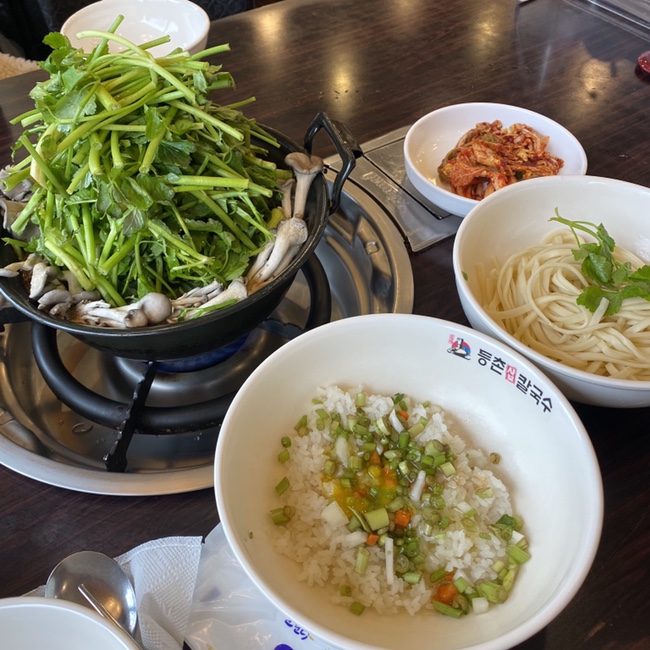  수원 인계동 등촌샤브칼국수 올림픽공원점