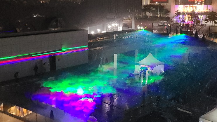 갤러리아 광교점 보레알리스 오로라 쇼 (Borealis Aurora show) 관람 후기 : 안개, 바람, 빛 그리고 비의 조화가 이룬 설치 예술 작품!