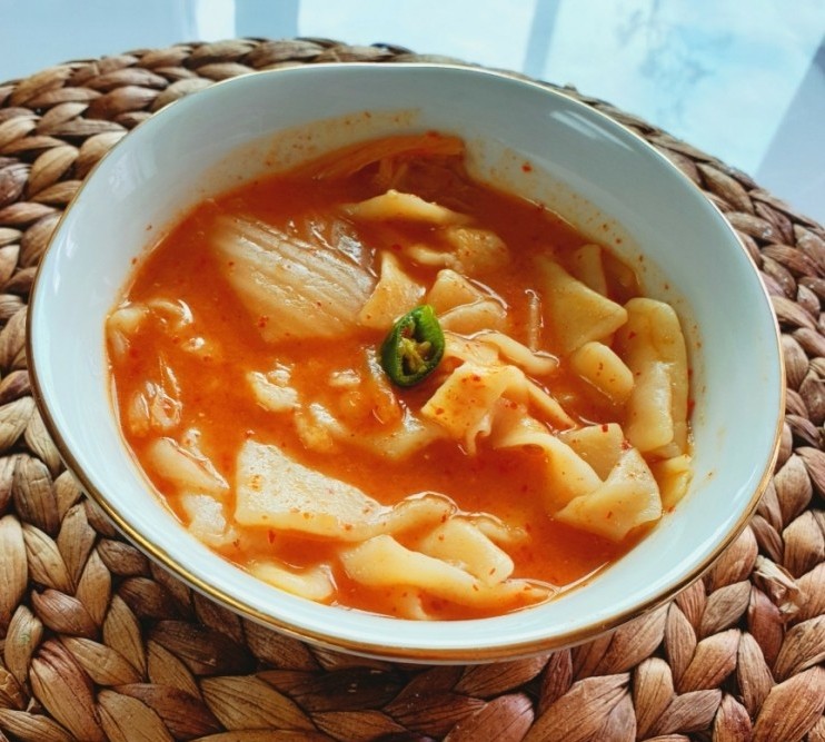  김치찌개로 얼큰 김치수제비 만드는 법, 수제비 반죽 만들기