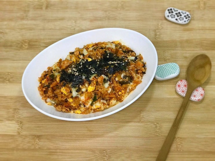  대충해도 맛있는 치즈가 쭉쭉 늘어나는 김치 볶음밥