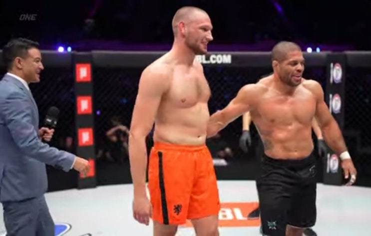  안드레 갈벙 VS 원챔피언십 MMA 2체급 동시챔피언 - 서브미션 그래플링 경기 무승부로 마무리