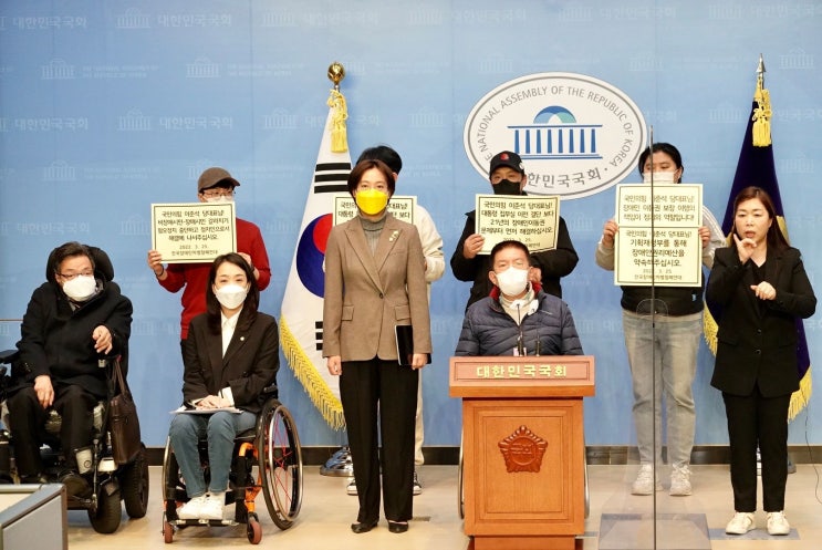'<b>이준석</b>, 장애인 이동권 보장위한 <b>지하철</b> 시위에 공권력 투입... 