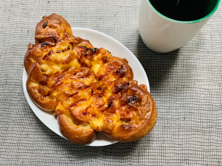  비앤씨마켓 식빵믹스로 소세지빵, 시오빵 만들었어요. 식빵믹스 활용하니 간단하고 편해요.(저온발효하기, 폴딩하기.)