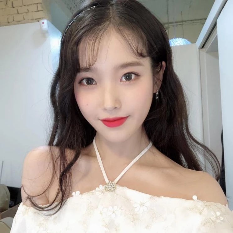 아이유, "베스트 헤어 스타일은?" 팬들 사이에서 정확히 3:3:3으로 갈리는 논쟁 아이유, "베스트 헤어 스타일은?" 팬들 사이에서 정확히 3:3:3으로 갈리는 논쟁
