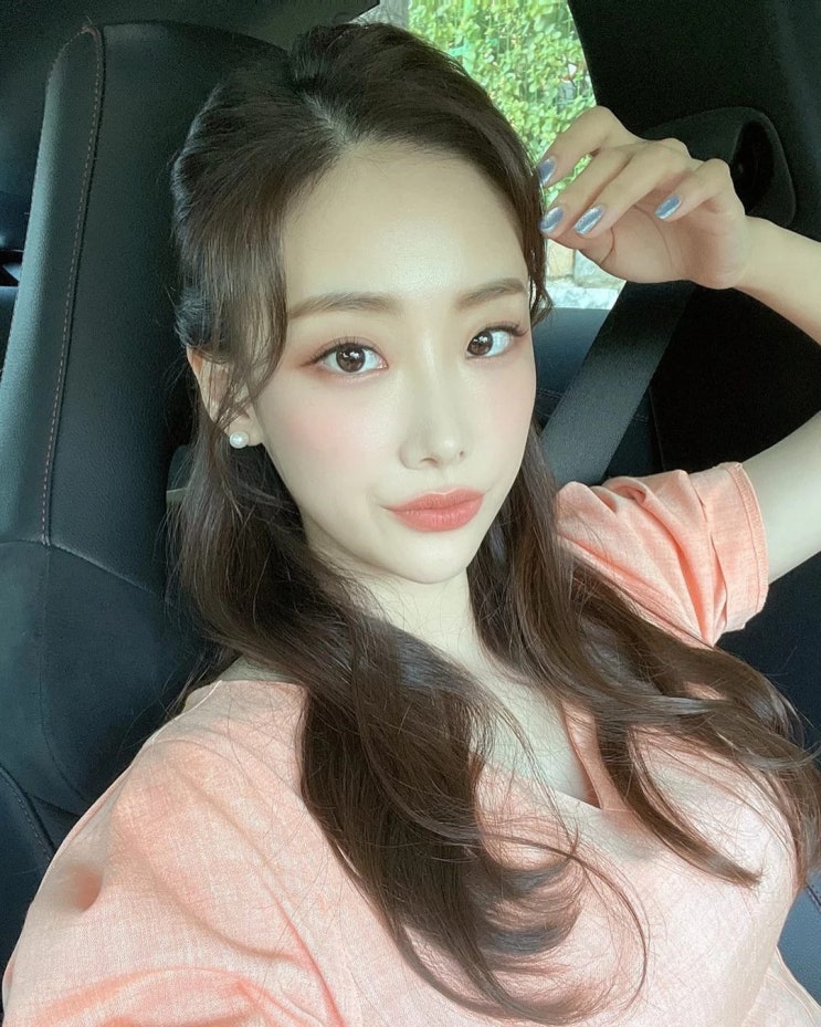 브레이브걸스 출신 한예진, 롯데홈쇼핑 쇼호스트로 열일 중...화사한 봄 스타일링 선 보여 브레이브걸스 출신 한예진, 롯데홈쇼핑 쇼호스트로 열일 중...화사한 봄 스타일링 선 보여