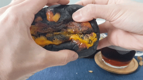  [방배 빵집] 행복빵집 빵 추천! : 밤빵과 에멘탈인 블랙 2개만 먹어보자, 다른 건 so..so..