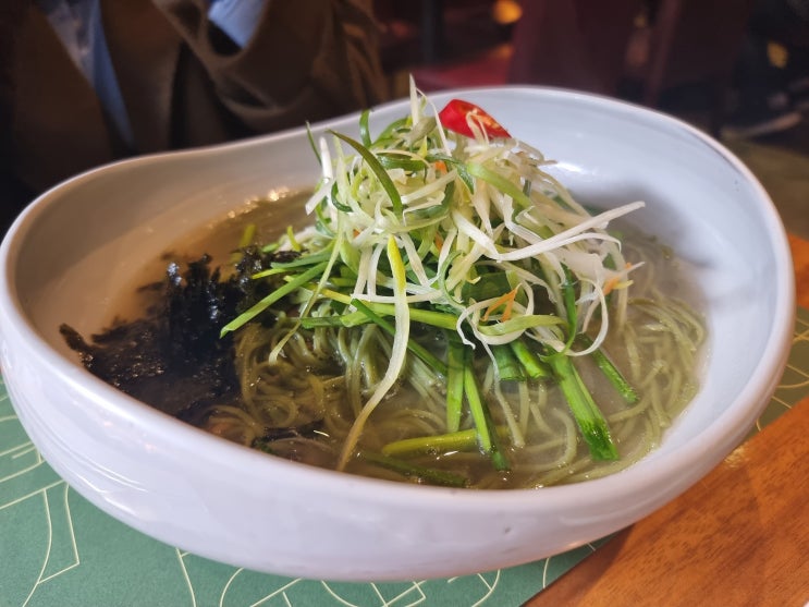  친절한 경복궁역 맛집 광화문 사발 : 국수맛있음 (수요미식회 나옴)