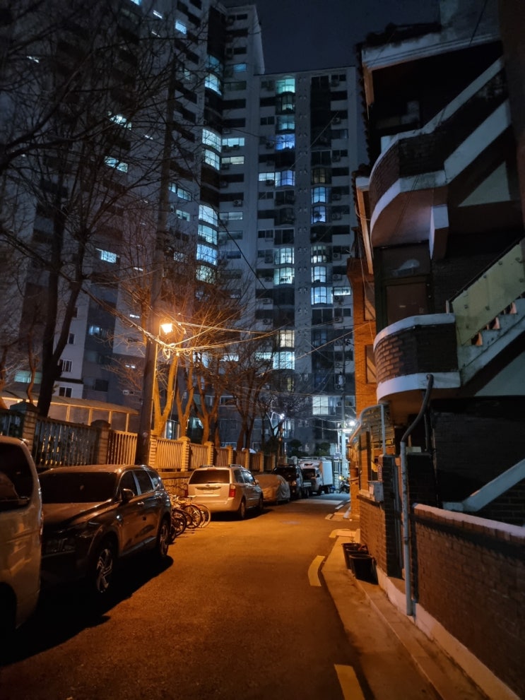  새벽 골목길을 걸으며