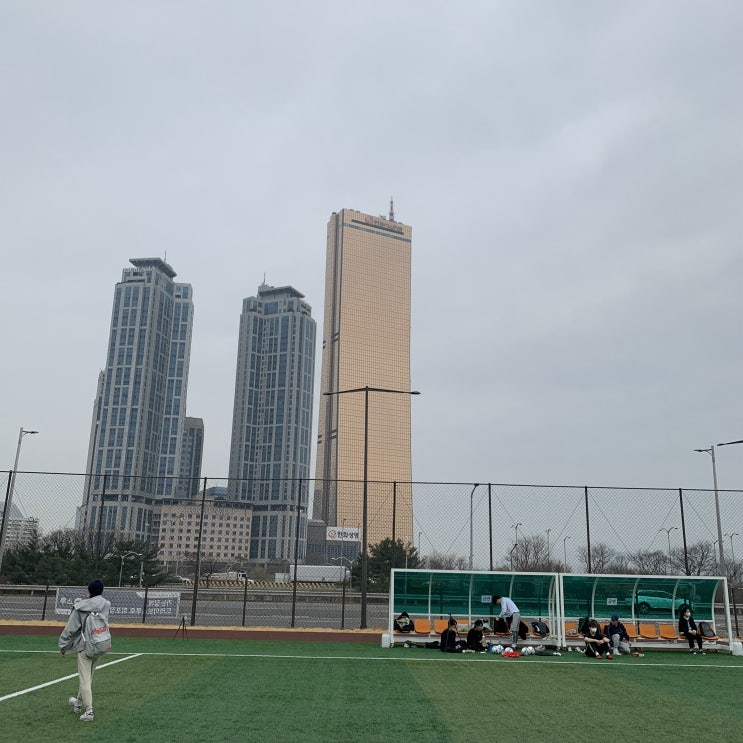 &lt;노량진 축구장&gt; 63빌딩 뷰가 끝내주는 노량진 축구장 후기 / 가격 / 예약