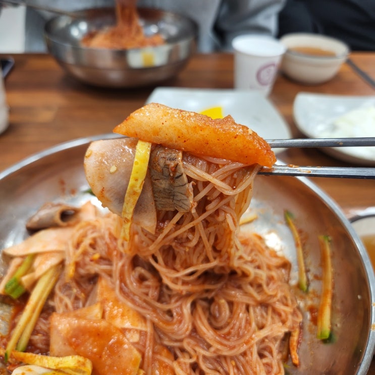  "아산 밀면"시원한 냉밀면과 뜨끈한 만두가 잘 어울리는 아산맛집