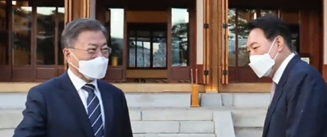<b>문재인</b>대통령과 윤당선인 <b>회동</b>. 김부겸 5.10일까지... 