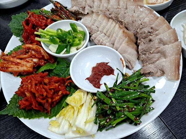  청류벽 강남의 찐맛집 보쌈 들기름막국수 어리굴젓 다 맛있는 회식