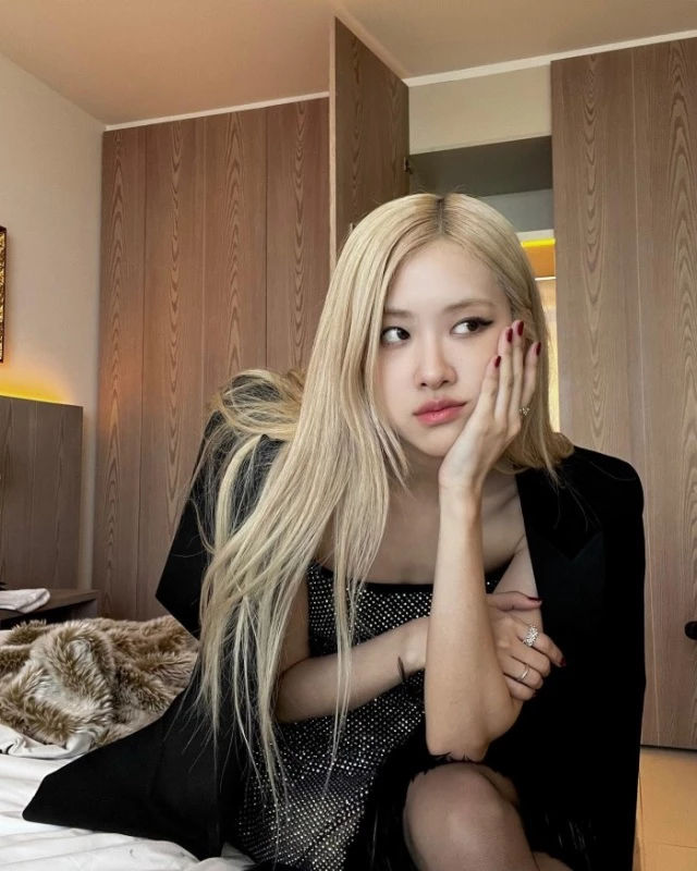 때 아닌 악플 테러 받은 블랙핑크 로제, 이유는 리사 생일 축하 제때 올리지 안해서 때 아닌 악플 테러 받은 블랙핑크 로제, 이유는 리사 생일 축하 제때 올리지 안해서